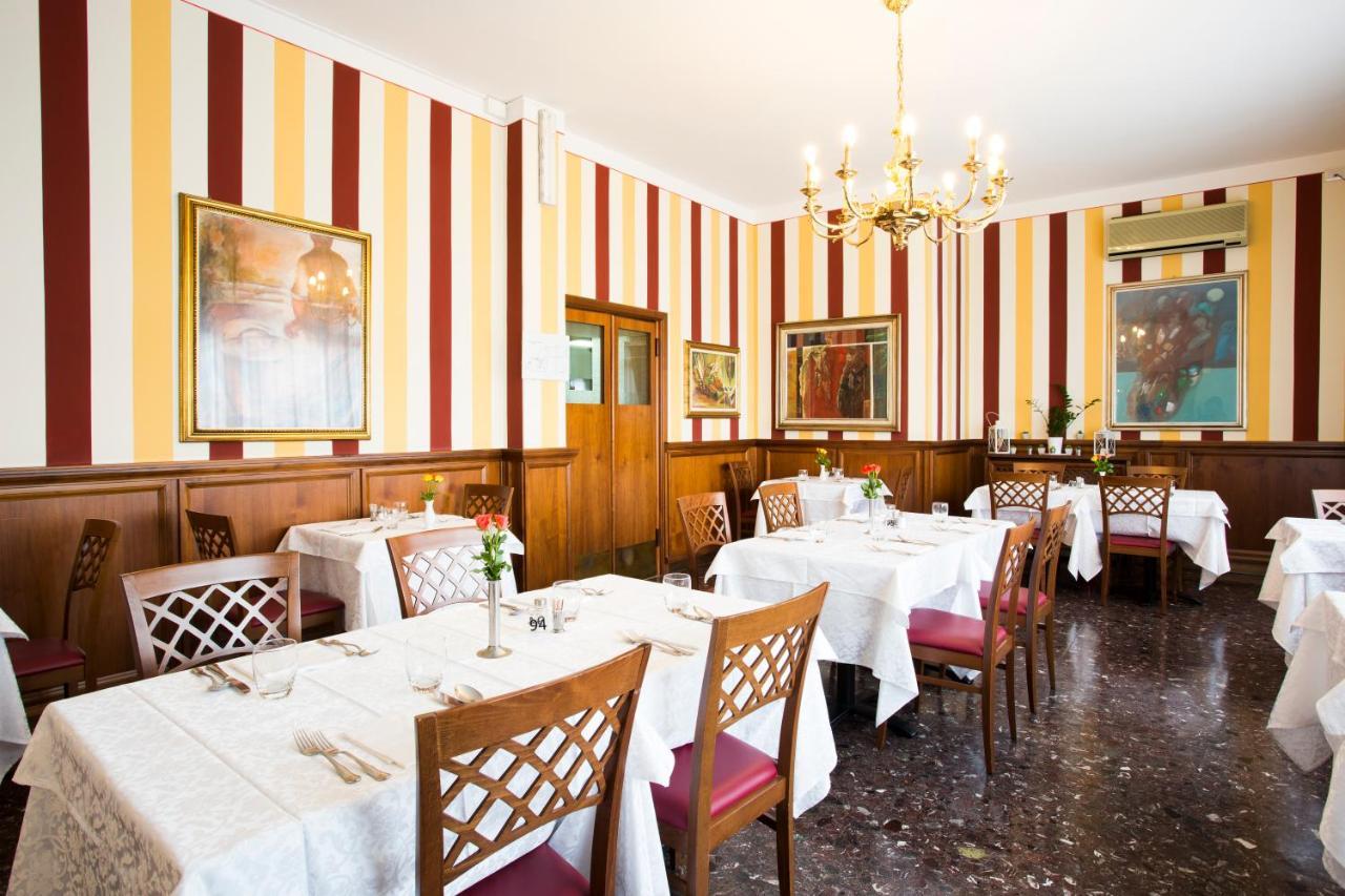 Hotel Ristorante Paladini Carisio Eksteriør billede